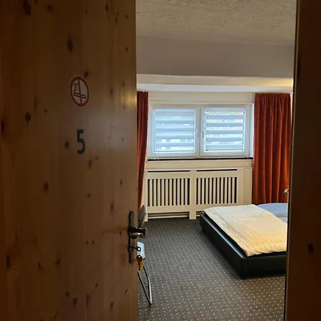 民宿 Landgasthaus Tenne Am Schloss 罗姆罗德